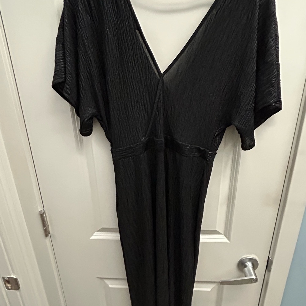 ASTR The Label Black V-Neck Midi Dress - Picture 8 of 8